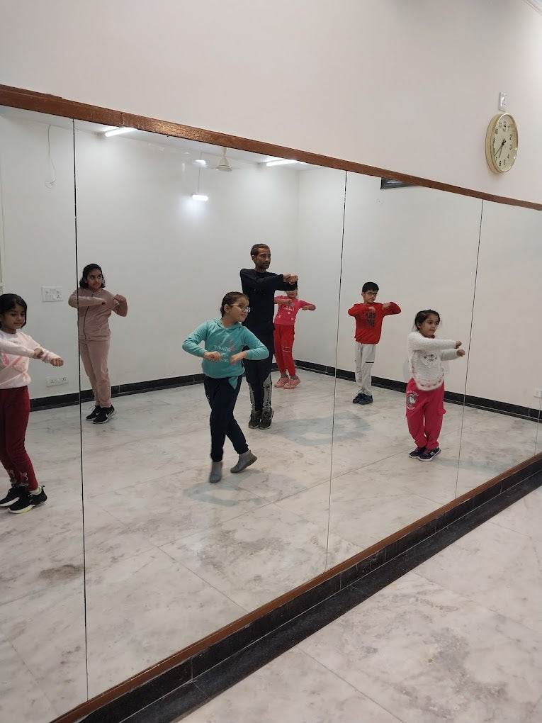 Samdanza Dance Studio for Hip-Hop Zumba Bollywood Classes | Sector 5 Gurgaon - ActivityKidz