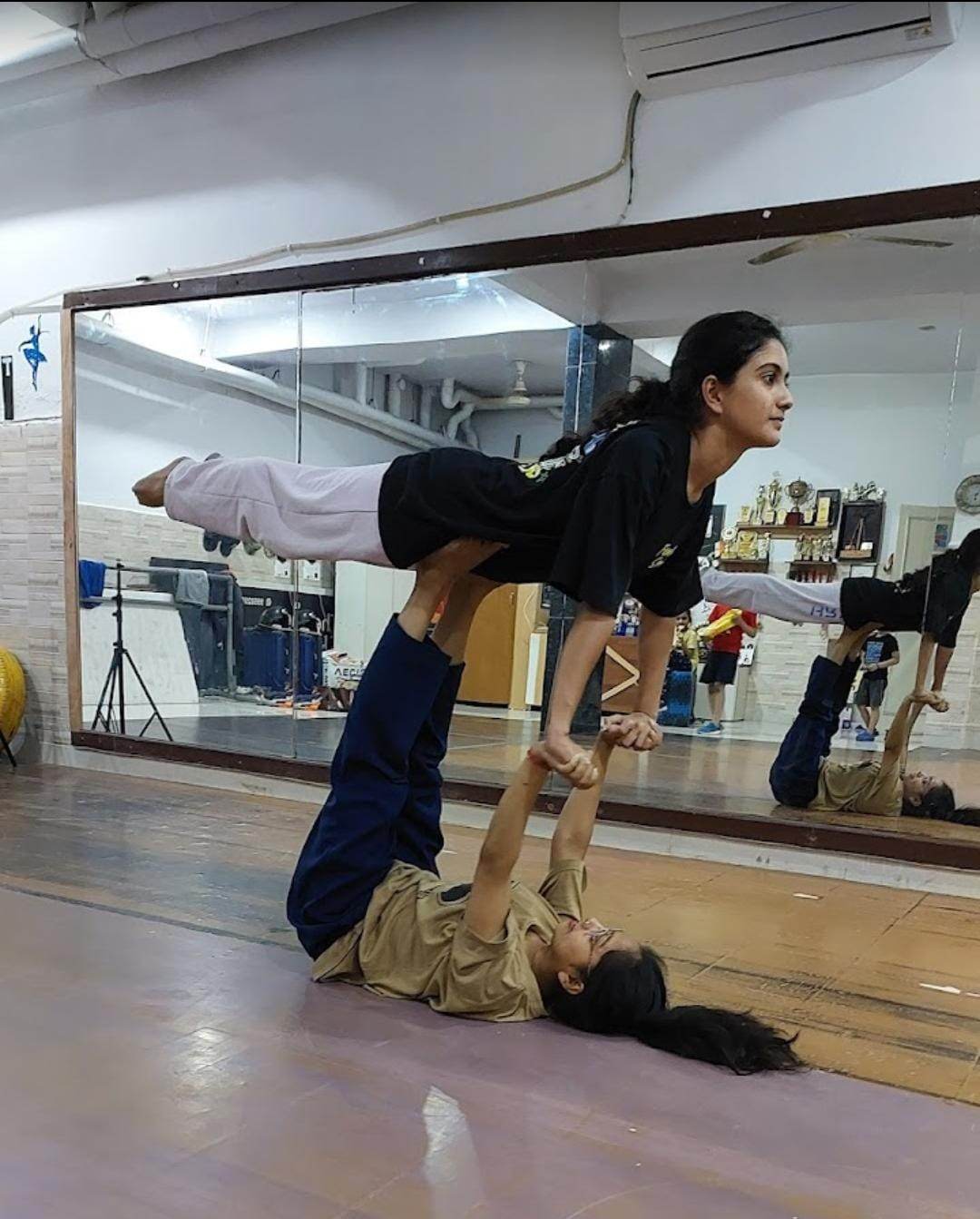 The Showcase Dance Studio for Bollywood Jazz Hip-Hop | Saraswati Vihar Sector 28 Gurgaon - ActivityKidz