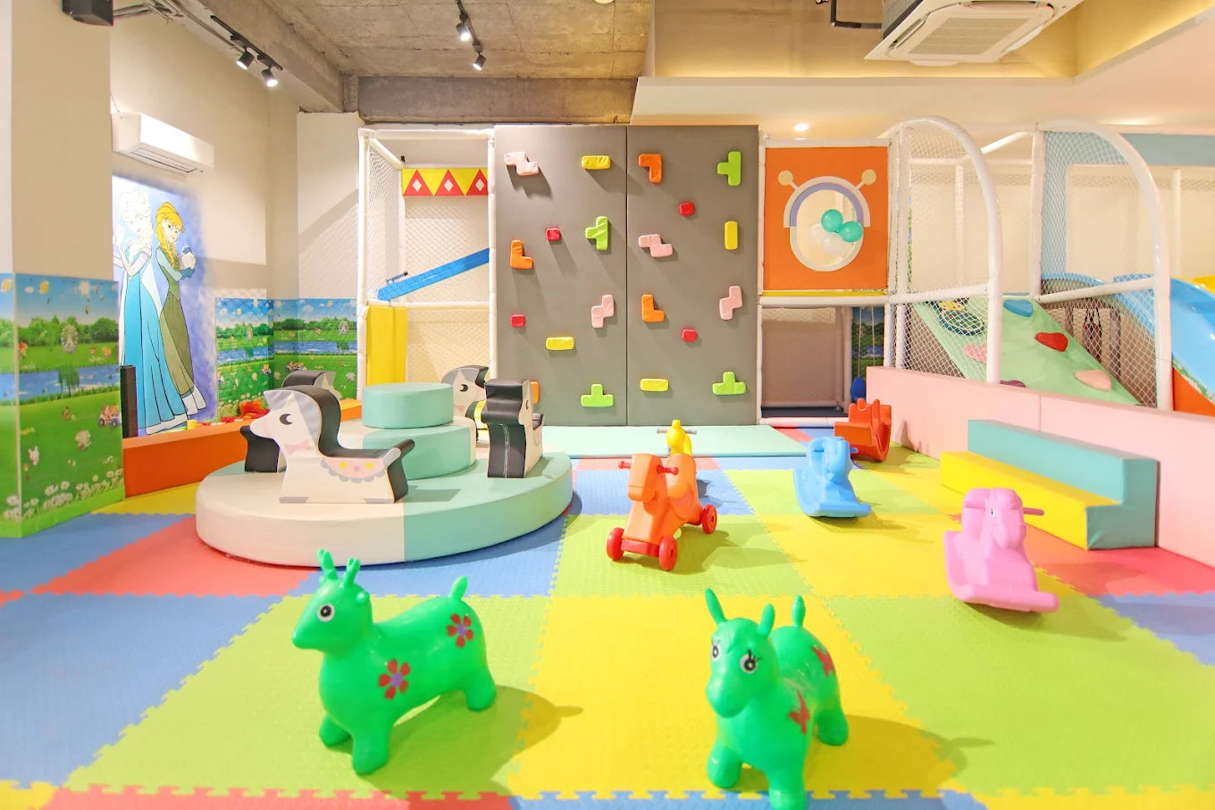 Tic Tac Toe Indoor Play Area | Sector 8 Gurgaon (Temporarily Closed)