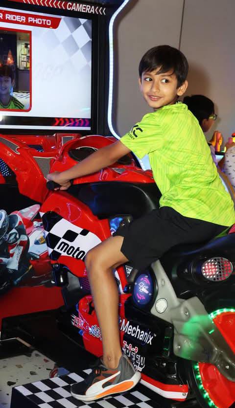 1 Level Up Arcade Game Zone |  DLF Phase 1 Sector 26A Gurgaon