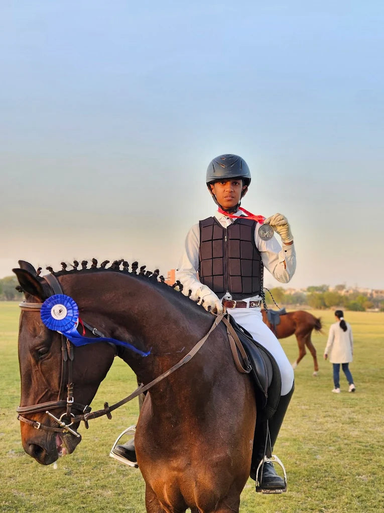 デューク乗馬クラブ | ヘリテージ インターナショナル エクスペリエンス スクールの近く
