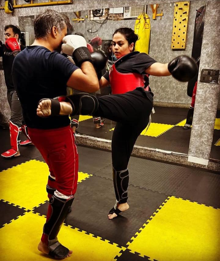 MMA ボクシング キックボクシング トレーニングのためのライオンズ デン ファイト クラブ | セクター 28 グルガオン