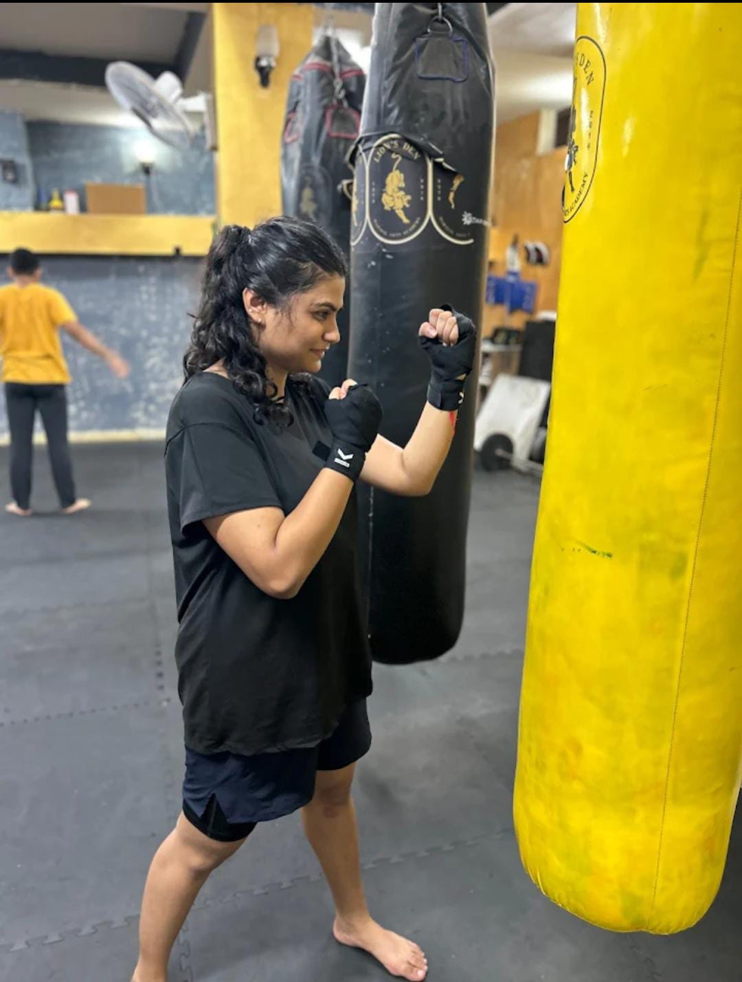 MMA ボクシング キックボクシング トレーニングのためのライオンズ デン ファイト クラブ | セクター 28 グルガオン