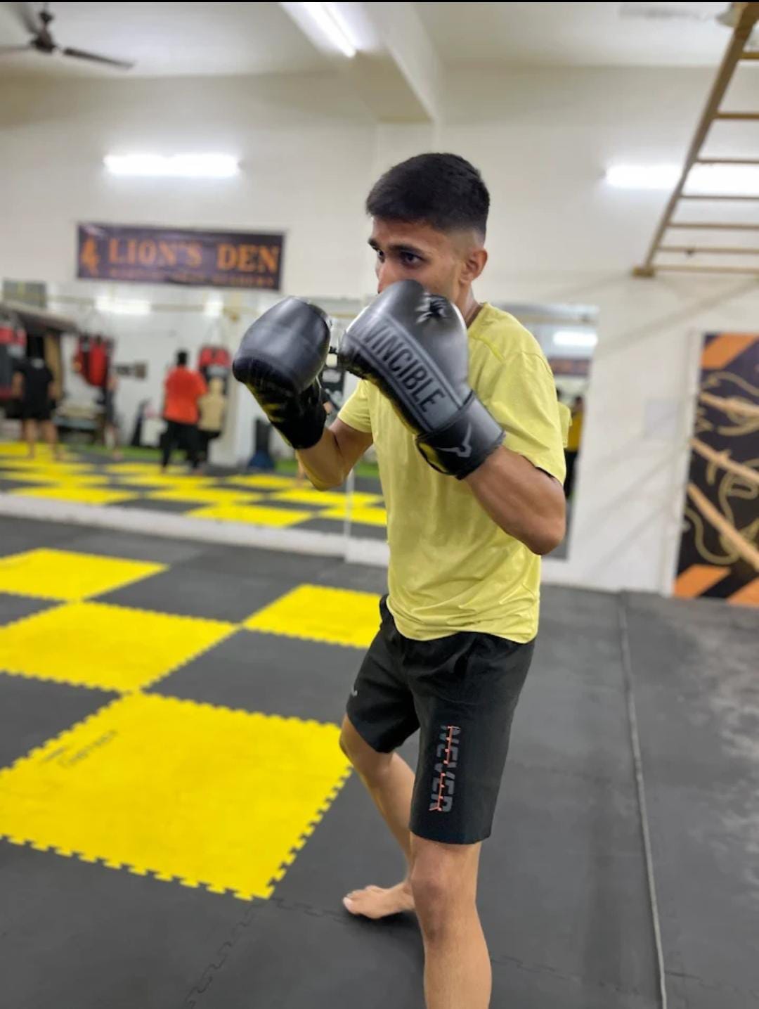 MMA ボクシング キックボクシング トレーニングのためのライオンズ デン ファイト クラブ | セクター 28 グルガオン