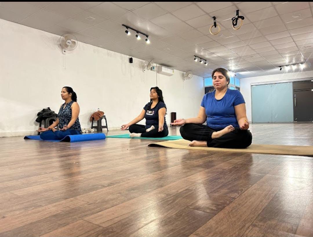 ダンス、ヨガ、瞑想のための Flex n Fit スタジオ | Vatika India Next Sector 82 Gurgaon