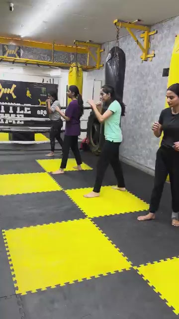 MMA ボクシング キックボクシング トレーニングのためのライオンズ デン ファイト クラブ | セクター 28 グルガオン